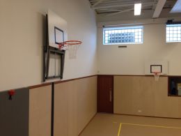 Basketbalinstallatie ophijsbaar gasveersysteem 90x120/100