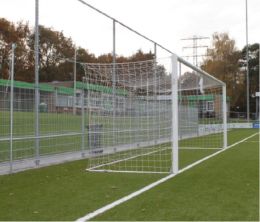 VOETBALDOEL "VAST, KOOI-MODEL", AFM. 732 X 244 CM